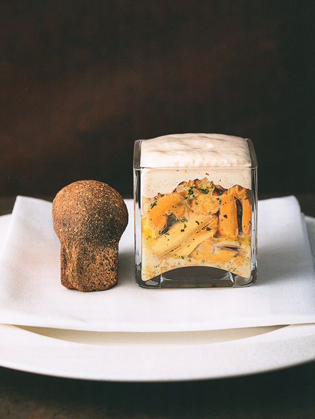 TOM KERRIDGE THE HAND AND FLOWERS COOKBOOK (イギリス・マーロー)