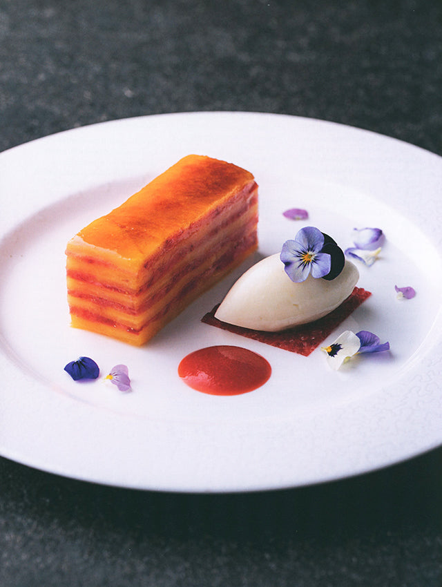 TOM KERRIDGE THE HAND AND FLOWERS COOKBOOK (イギリス・マーロー)