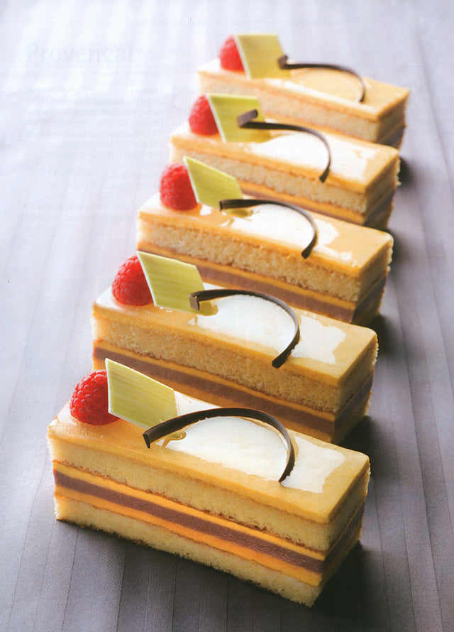 Petit gateaux, tartes et entremets au fil des saisons (フランス) 英語併記
