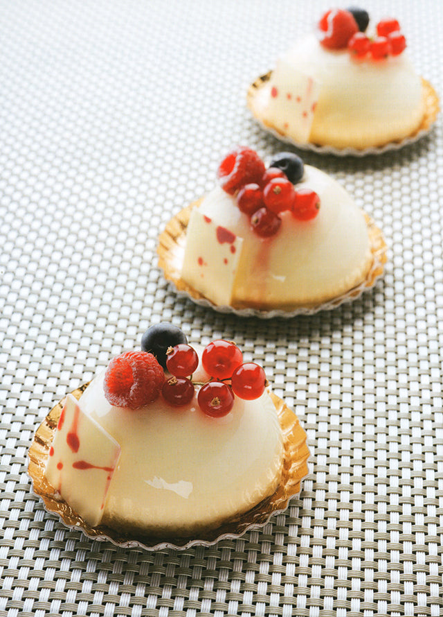 Petit gateaux, tartes et entremets au fil des saisons (フランス) 英語併記