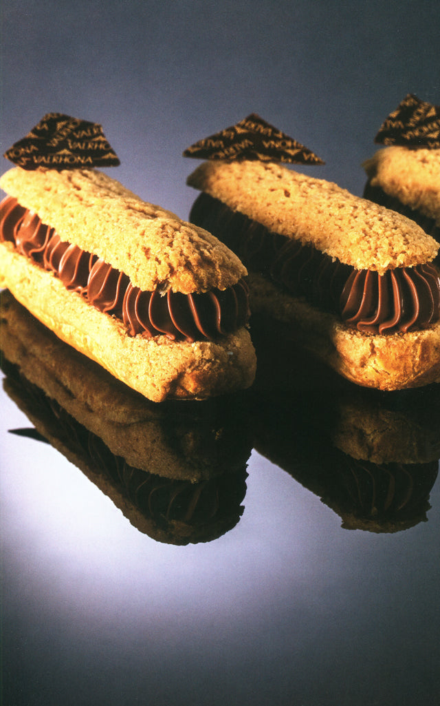 AUX SOURCES DU GRAND CHOCOLAT VALRHONA  (フランス)  絶版　中古